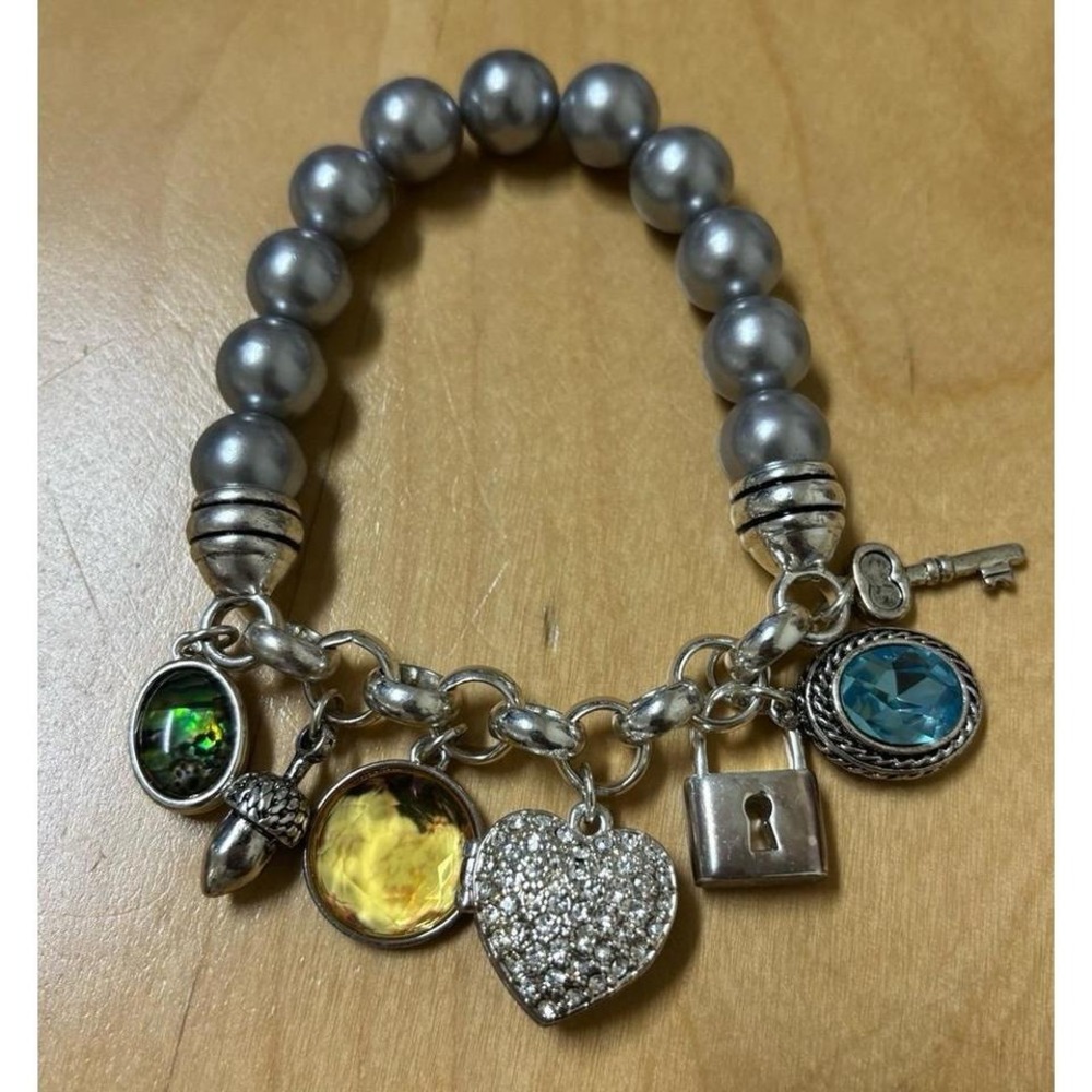 2008 Avon‎ President Club Recognition Charm bracelet
